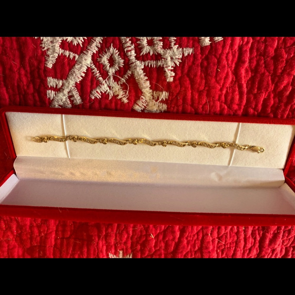 Estate 14k solid gold Filigree ❤️ bracelet.